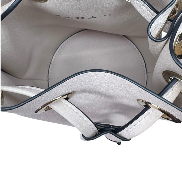 Cream and Gold Shoulder Bag with Pearl Embellished Handle - Picture 10 of 14